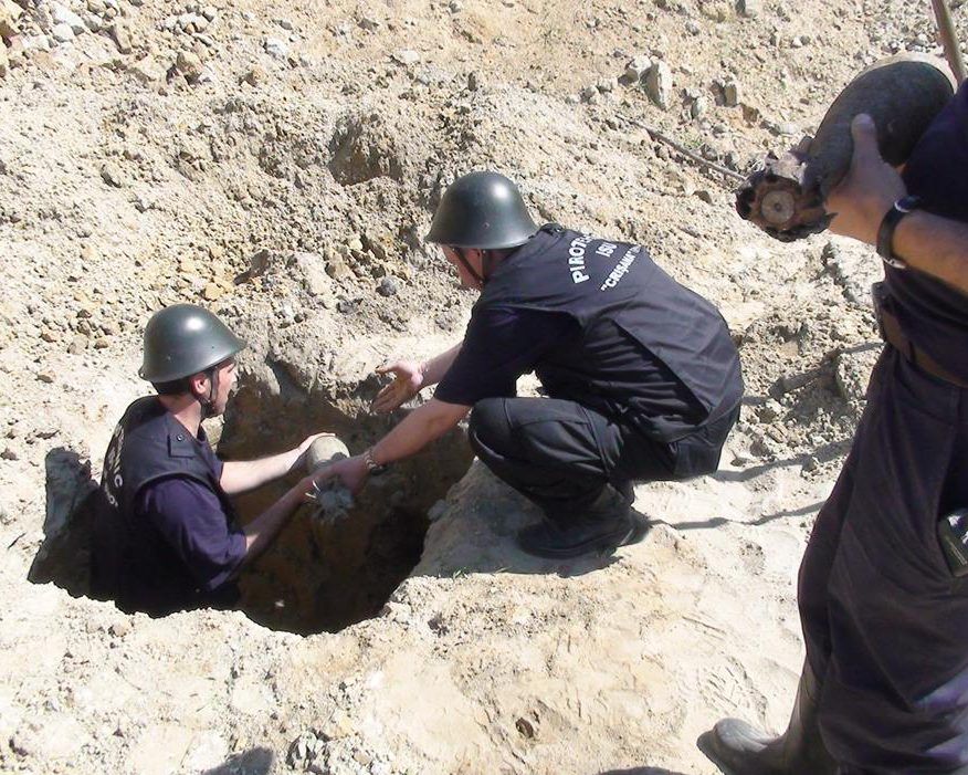 Un proiectil și o bombă descoperite în Hidișelu de Sus. Măsuri de prevenire a situațiilor de urgență