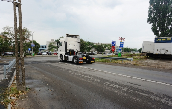 S-a semnat contractul pentru modernizarea/introducerea instalației SAT (semnalizare automată cu lumini roșii clipitoare) la trecerea la nivel cu calea ferată din str. Uzinelor