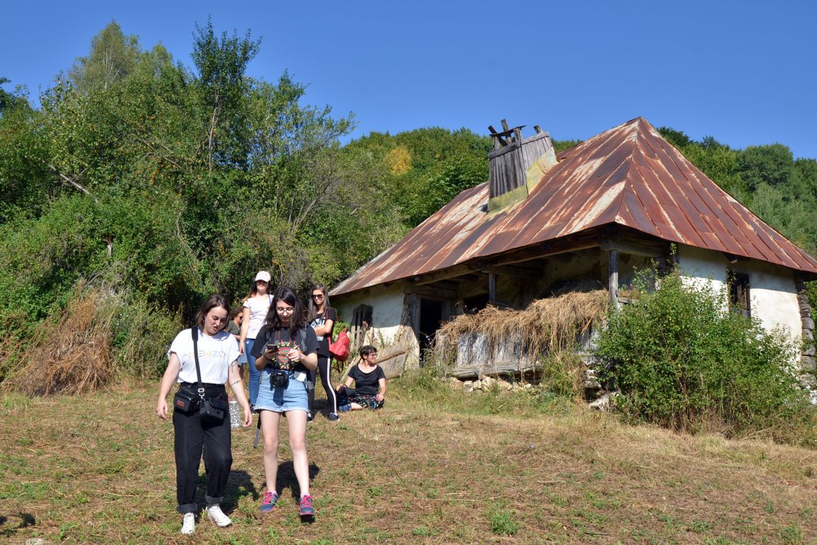 O construcție ridicată fără autorizație pe Calea Clujului a fost demolată