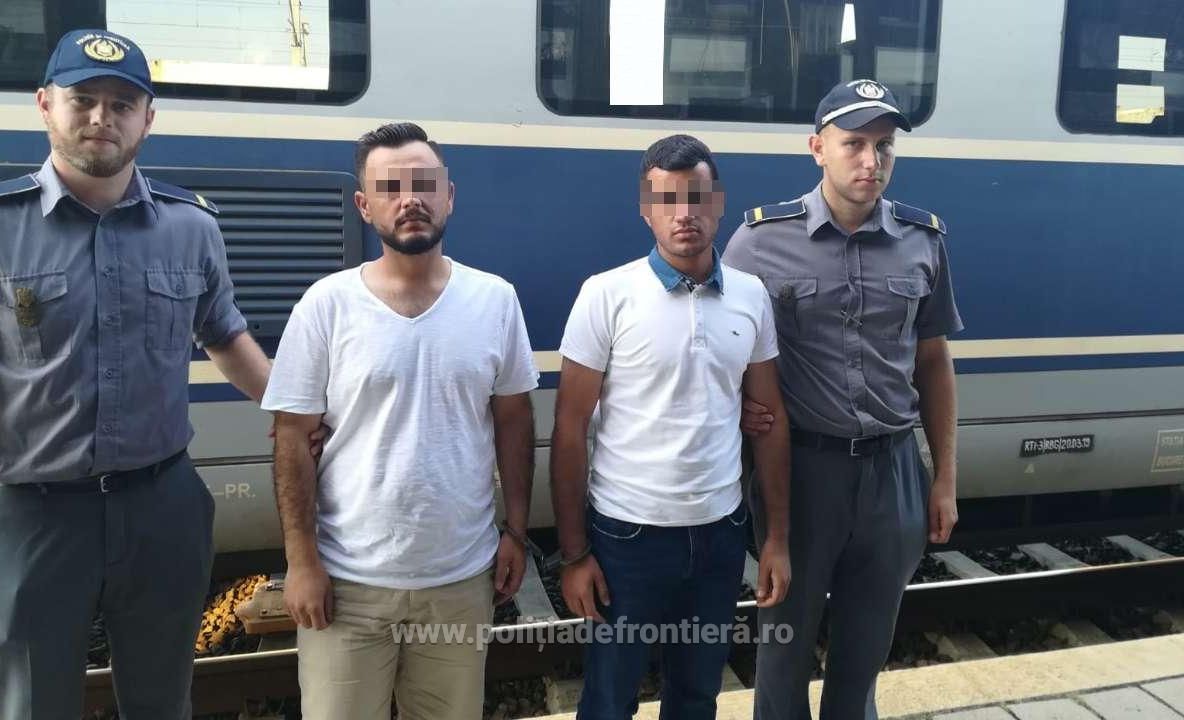 Doi cetățeni din Irak cu documente grecești, depistați de poliţiştii de frontieră din P.T.F Curtici