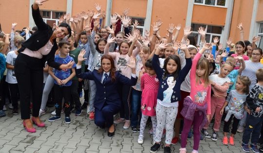 Peste 3.700 de elevi din 41 de școli din județul Bihor s-au întâlnit cu polițiștii bihoreni și cu reprezentații celorlalte structuri de aplicare a legii, în cadrul Campaniei de informare și prevenire „10 pentru siguranță!”.