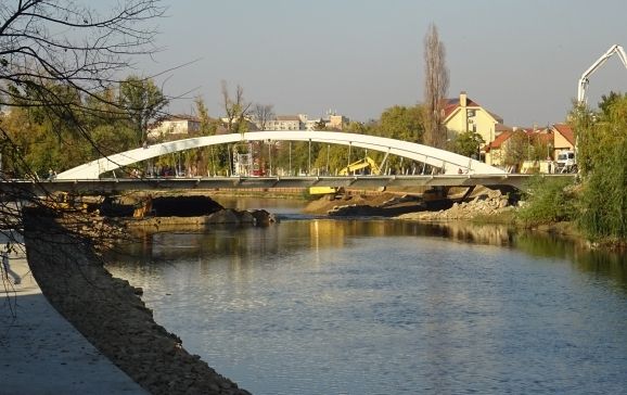 Podul Centenarului va fi luminat în culoarea portocalie