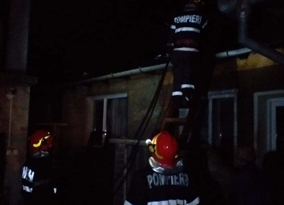 Atenție la coșurile de fum și mijloacele de încălzire! Incendii în Șumugiu și Marghita