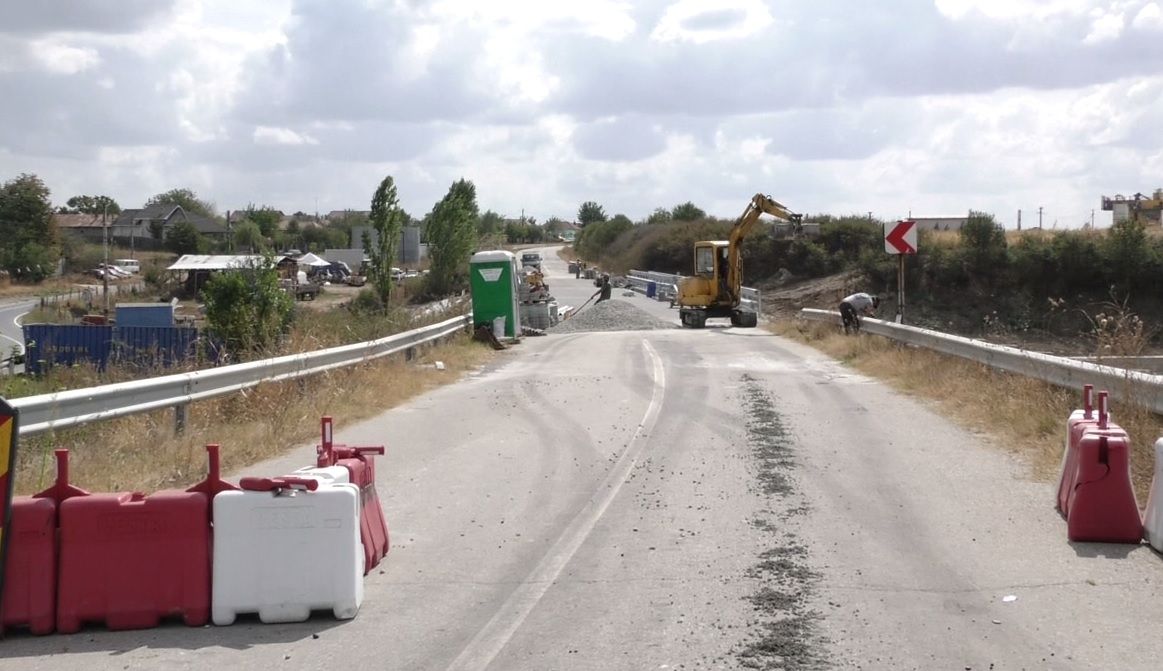 Au început lucrările pentru lărgirea Podului Dacia la trei benzi pe sens