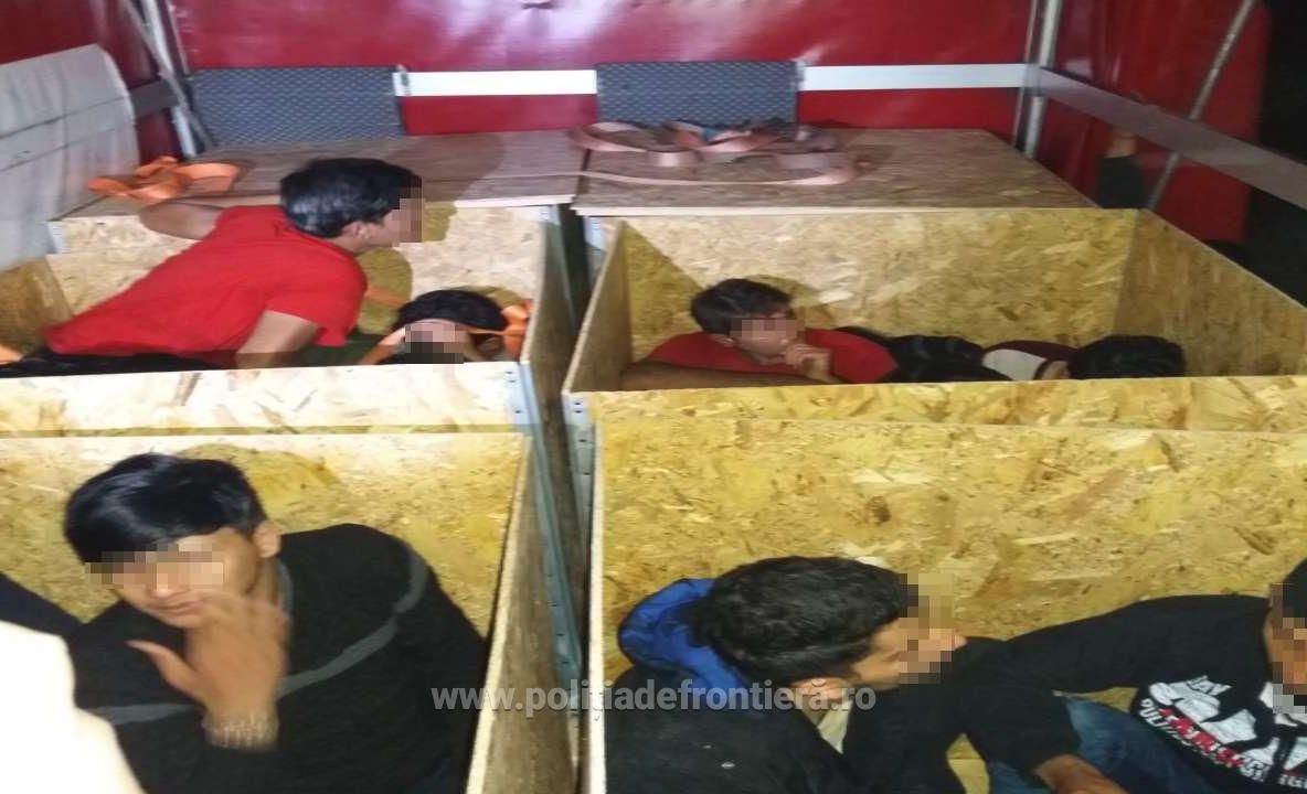 20 de migranți, descoperiți ascunşi într-un automarfar la P.T.F. Nădlac I
