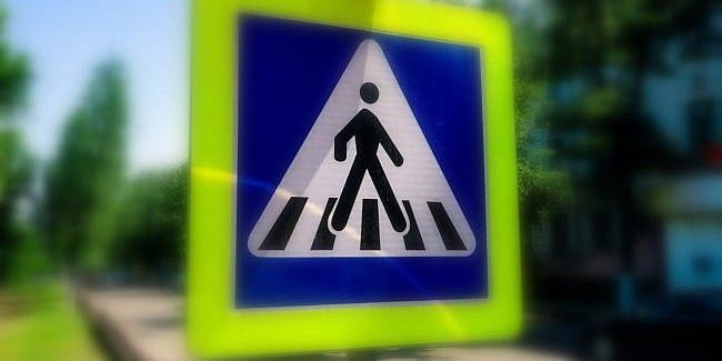 O tânără a fost acroșată pe trecerea de pietoni/Autorul care a fugit de la fața locului a fost prins de polițiștii orădeni