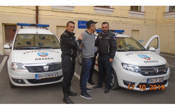 PolițIștii locali au sancționat un individ care săvârșea gesturi obscene în public