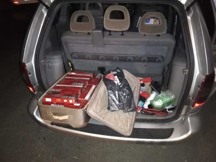 20.000 de pachete cu ţigări de contrabandă, descoperite ascunse într-o autoutilitară la P.T.F. Borș
