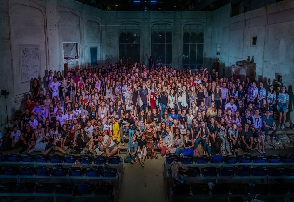 Se caută voluntari pentru Festivalul Internațional de Teatru de la Sibiu