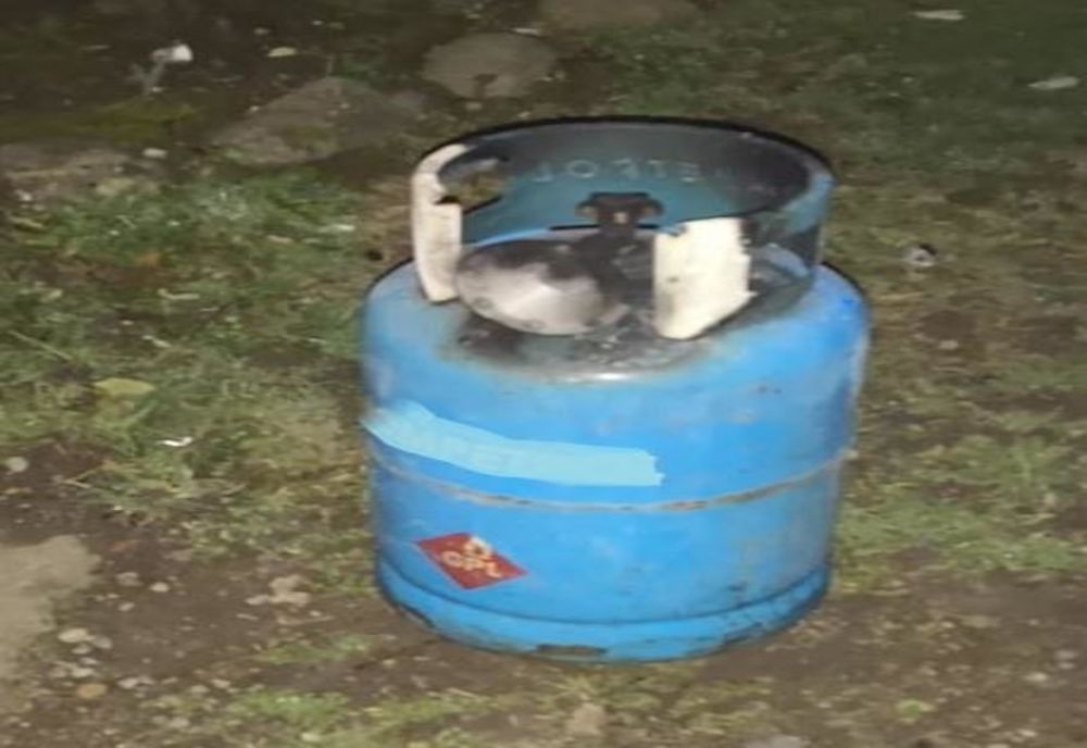 Explozie provocată de o acumulare de gaze din cauza unei butelii