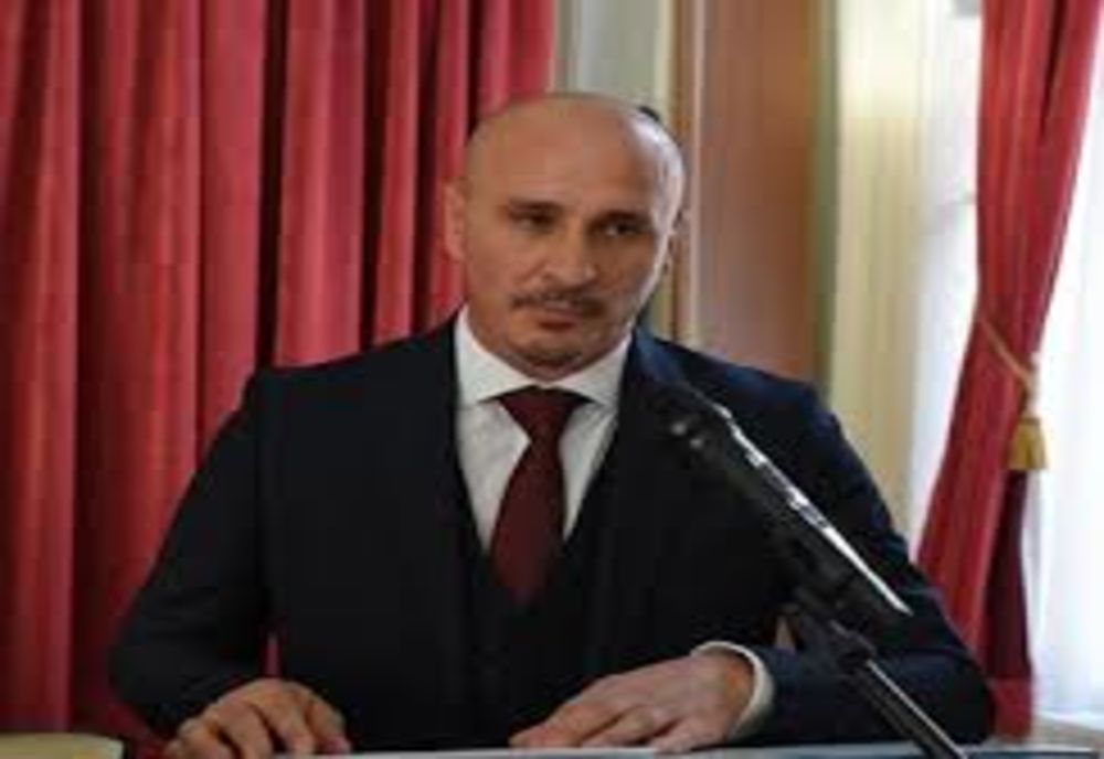 Declarații șocante ale prefectului de Bihor. Dumitru Țiplea a declarat că persoanele izolate la domiciliu pot ieși la cumpărături.