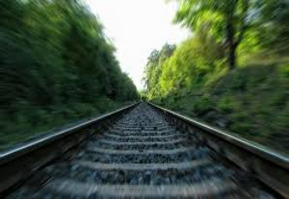 Un bărbat a murit după ce s-a aruncat în fața trenului