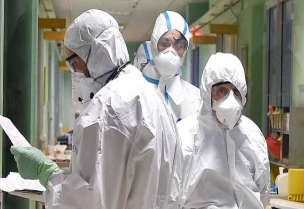 La Oradea va ajunge o primă tranşă de peste 1.200 de salopete de risc biologic şi peste 2.000 de măşti FFP2