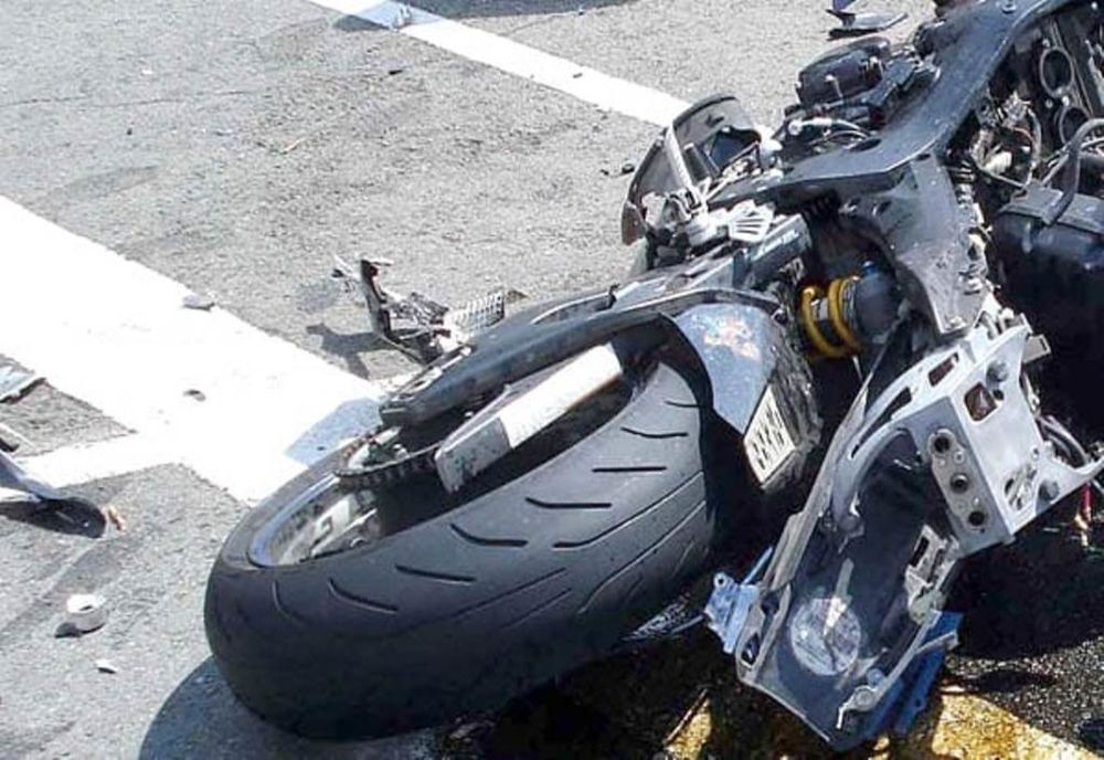 Accident în Oşorhei provocat de un şofer din judeţul Mureş! Un motociclist din Anglia a fost rănit