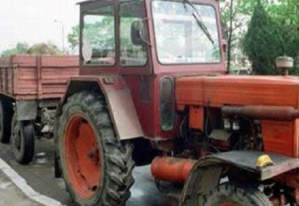 Bărbat de 59 de ani lovit de un tractor