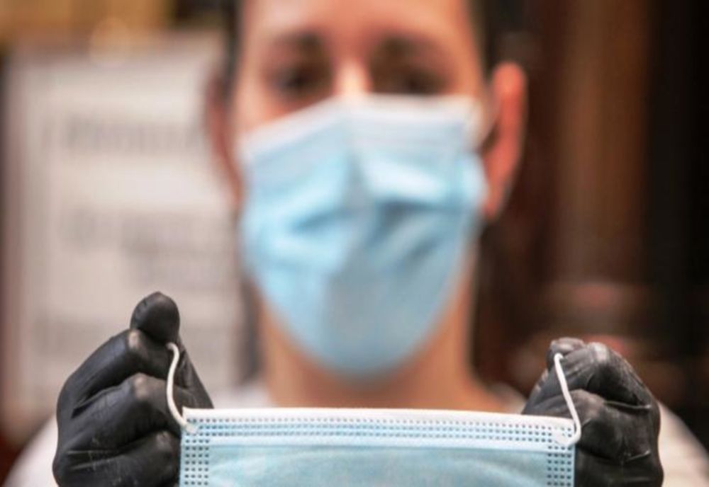 Masca de protecție devine obligatorie în Bihor