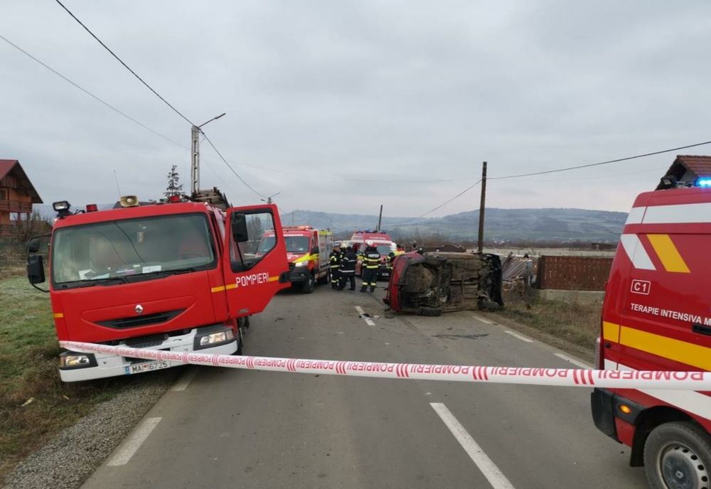 Accident grav în Sălaj! O femeie din Şimleu Silvaniei a murit după ce a intrat cu maşina într-un camion condus de un bărbat din Bihor