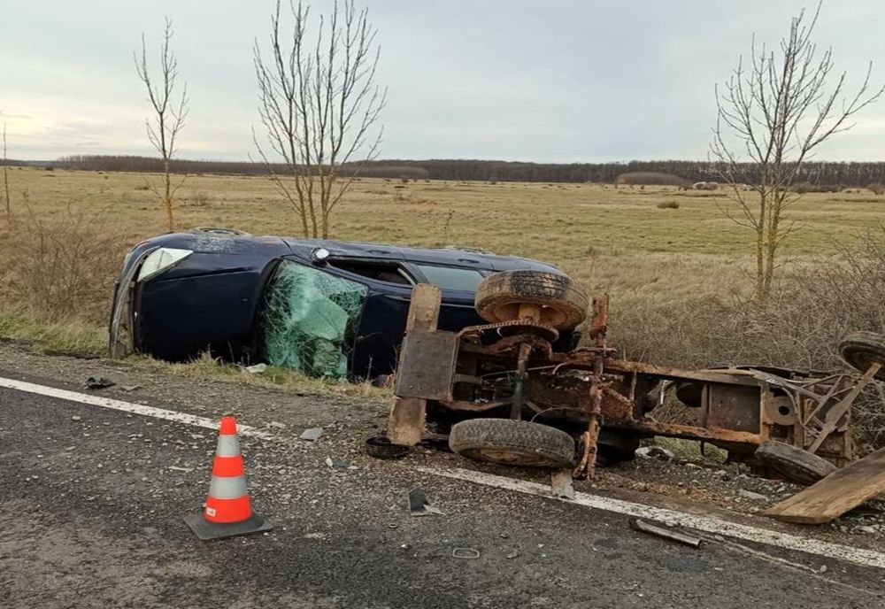 FOTO | Accident grav în judeţul Bihor! Şase persoane au fost rănite după impactul dintre mai multe maşini