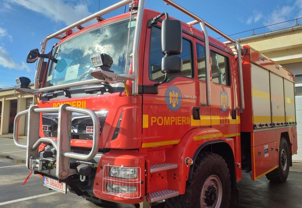 FOTO | ISU Bihor a fost dotat cu o autospecială de stingere a incendiilor de pădure