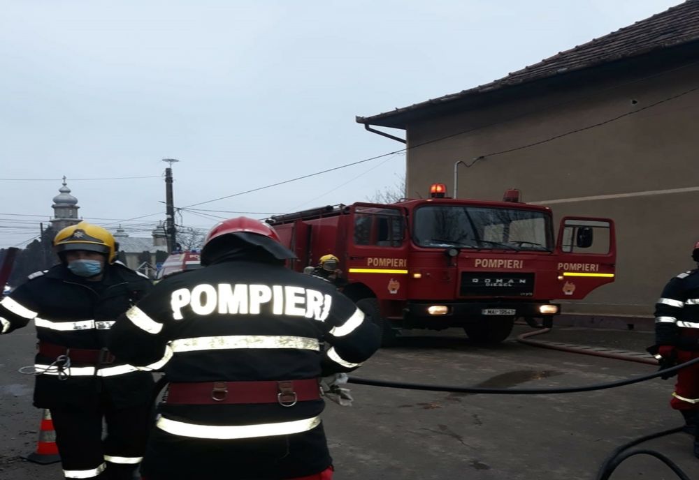 FOTO | Incendiu la un restaurant din Sălard
