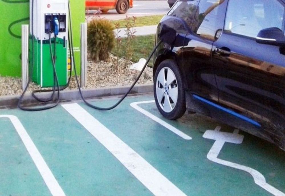Oradea: S-a semnat  contractul pentru instalarea celor 16 stații de încărcare a vehiculelor electrice