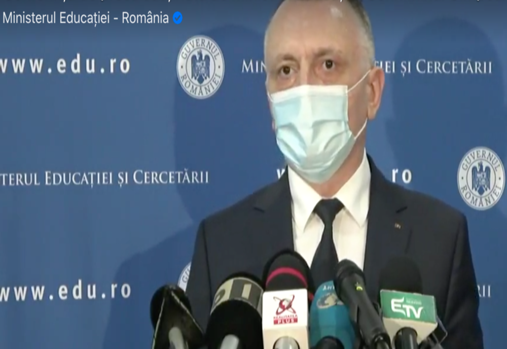 Ministerul Educației anunță varianta finală: Vacanța de primăvară prelungită, cu excepția claselor terminale - Se vor face și ore online - Când se dau examenele