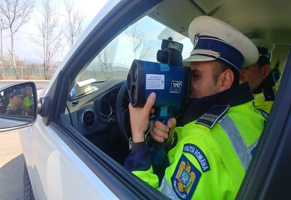 Şofer din Bihor prins de poliţişti circulând cu o viteză 142 de km/h