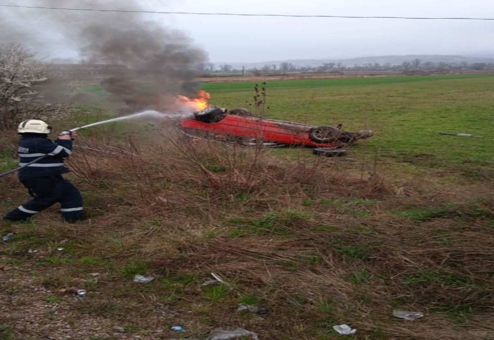 FOTO | Accident rutier urmat de incendiu  în municipiul Beiuș