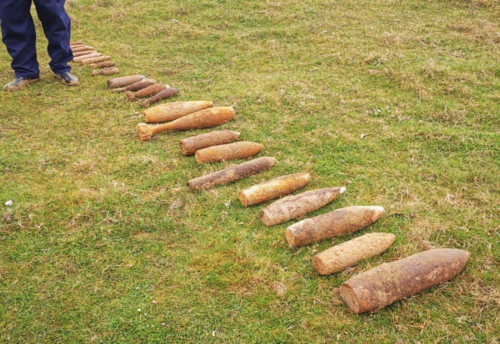 FOTO | Pompierii bihoreni au distrus prin explozie controlată peste 220 de muniții   