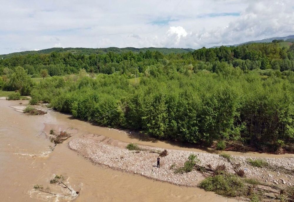 COD PORTOCALIU și COD GALBEN de inundații în mai multe bazine hidrografice 