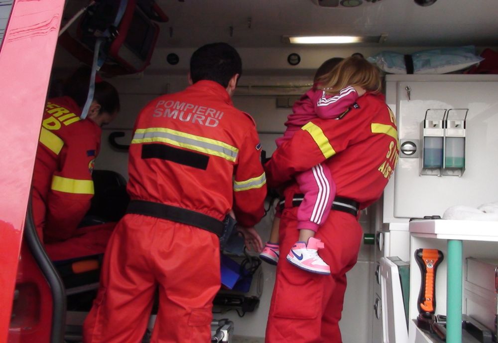 Copil lăsat încuiat într-o maşină în Oradea! Un martor l-a văzut plângând şi a sunat la 112