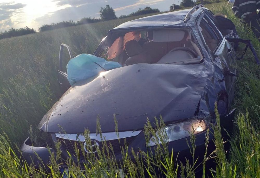 Accident grav, pe DJ 795, în Tinca! Un tânăr din Arad a pierdut controlul mașinii și s-a răsturnat! Un băiat de 13 ani a murit
