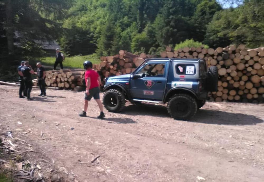 Competiţie sportivă de OFF ROAD ilegală, organizată într-o arie naturală protejată! Organizatorul, sancționat de Garda de Mediu