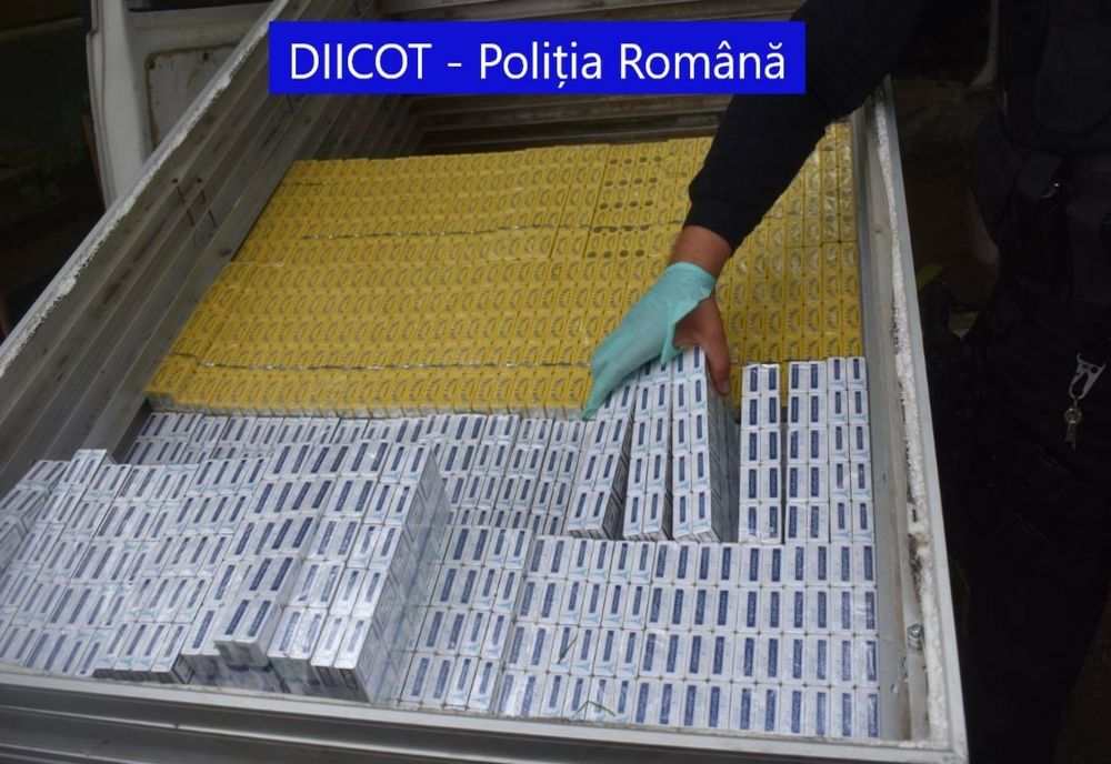 Peste 17.000 de pachete de țigări de contrabandă, descoperite de DIICOT, în urma unor percheziții în Bihor, Suceava și Sibiu! Patru persoane, reținute