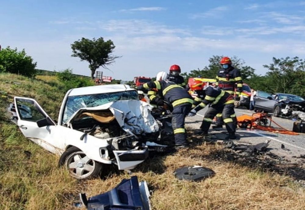 FOTO: Tragedie în Bihor! Două persoane au decedat, alte cinci, din care una e rănită foarte grav, au ajuns la spital