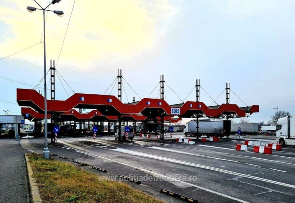 Transport cu circa 25 t de deșeuri din sticlă, oprit în Vama Borș 