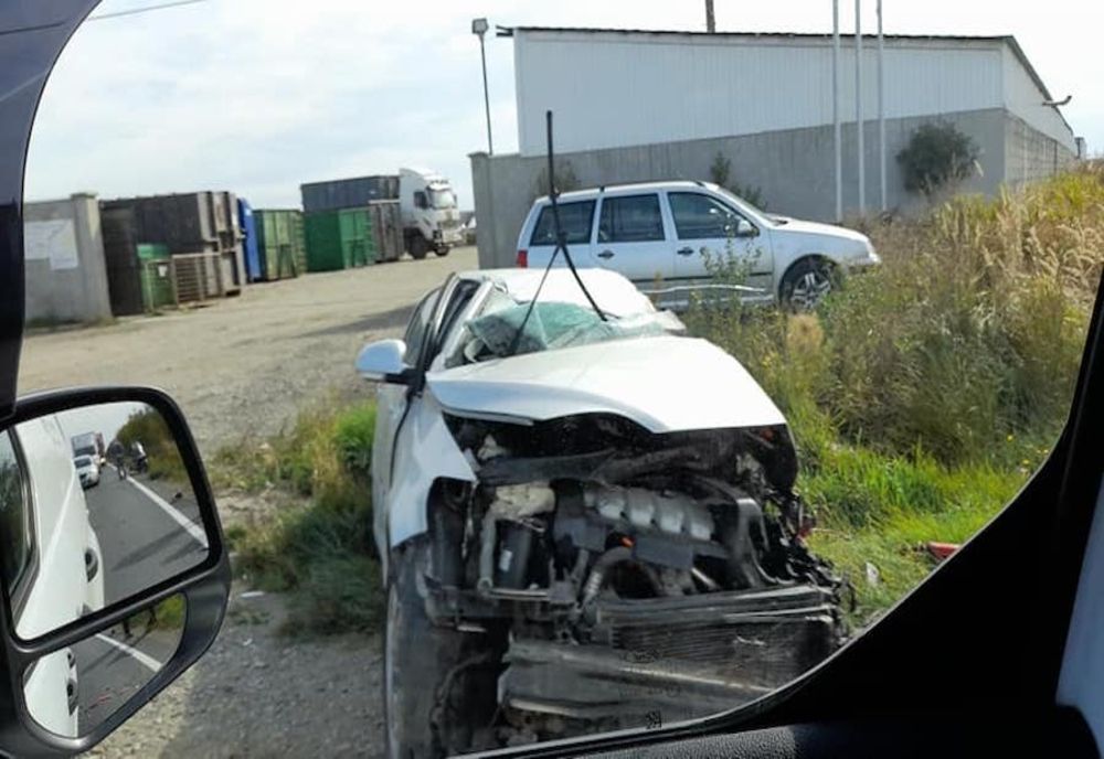 Grav accident în Bihor! O şoferiţă a murit după ce a intrat frontal într-un autotren (FOTO)