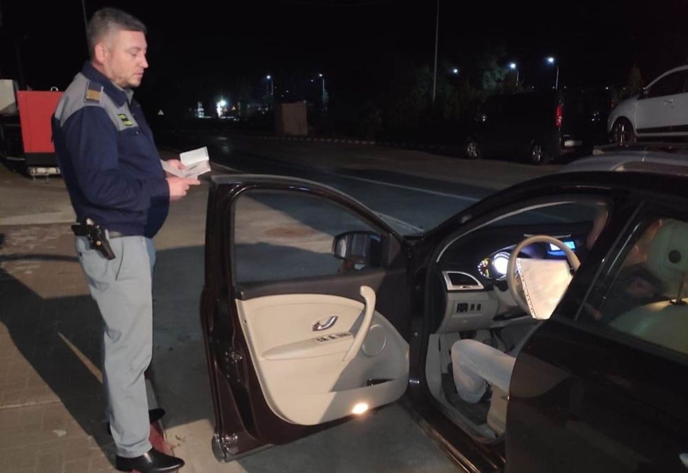 Caz incredibil în judeţul Bihor! Un băiat de 14 ani a furat o maşină pentru a se plimba