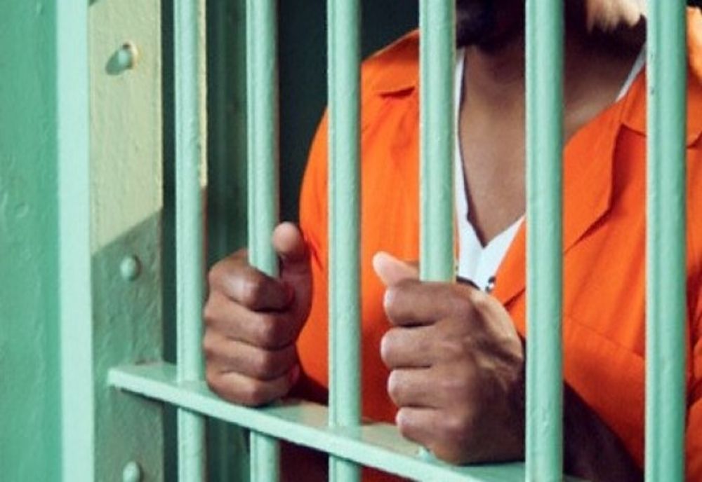 Au condus băuți și au ajuns după gratii pentru o vreme! 