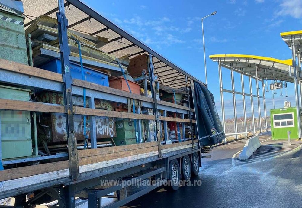 Zece tone de deșeuri de materiale de construcții din Italia, oprite la Vama Borș II
