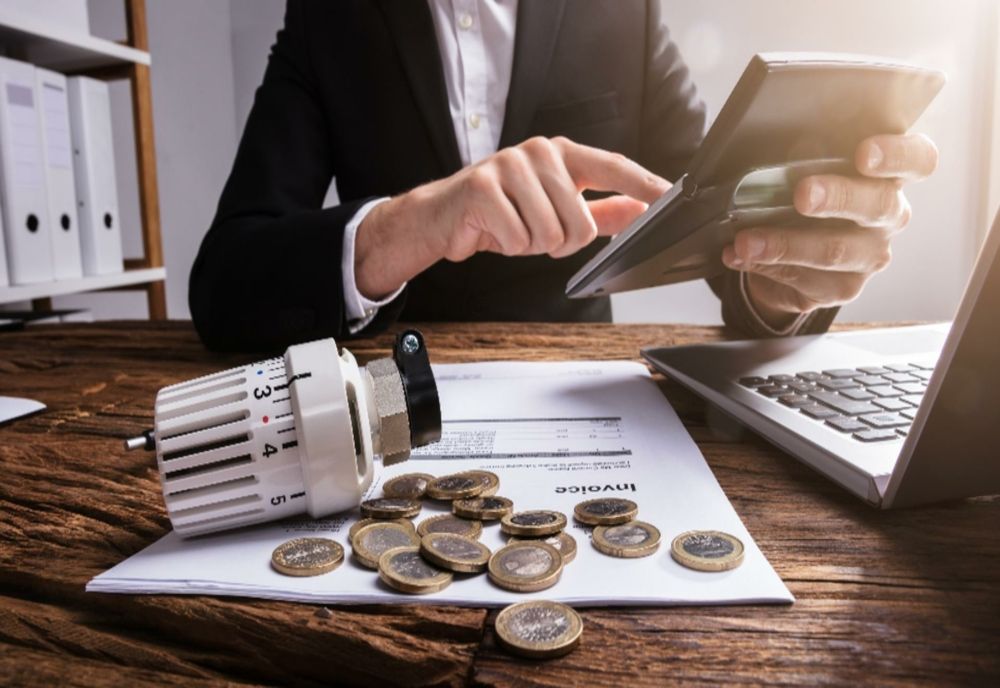 Atenție! Conform modificărilor aduse Legii energiei furnizorii ar putea să perceapă comisioane. Ce pot face consumatorii înainte de a semna un contract