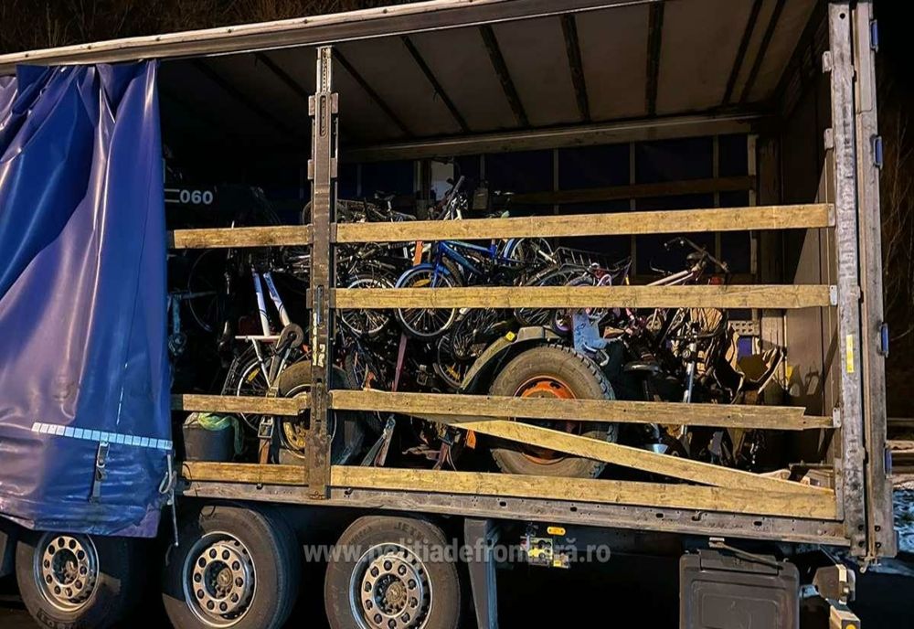 Zece tone de deșeuri de fier vechi și biciclete uzate, oprite în Vama Borș! Destinatarul era o firmă din Mehedinți