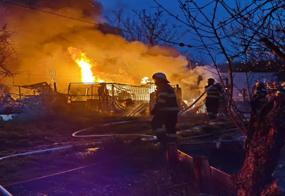 Incendii în Oradea și Diosig! Mai multe construcţii au fost distruse (FOTO)