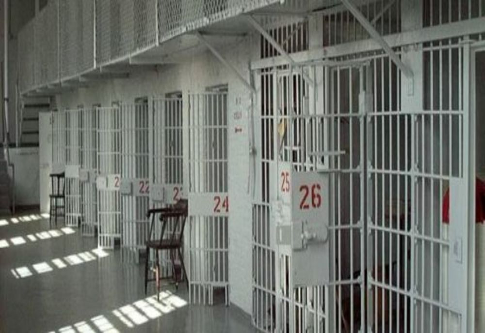 Orădeancă, dată în urmărire națională după o condamnare pentru furt, dusă după gratii de polițiști