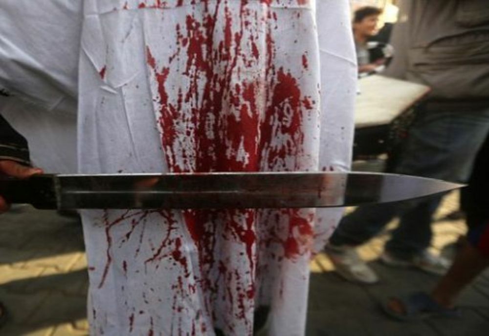 Scandal în Tinca! Mai mulţi tineri s-au bătut cu săbii