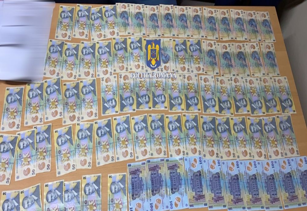 Peste 77.000 de țigarete de contrabandă, bani și telefoane mobile, confiscate de polițiștii bihoreni (FOTO)