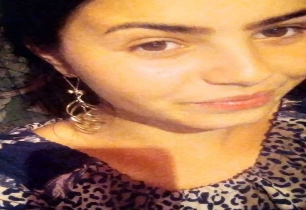 Minoră de 13 ani și fiul ei de 5 luni, dispăruți de acasă! Poliția și familia îi caută