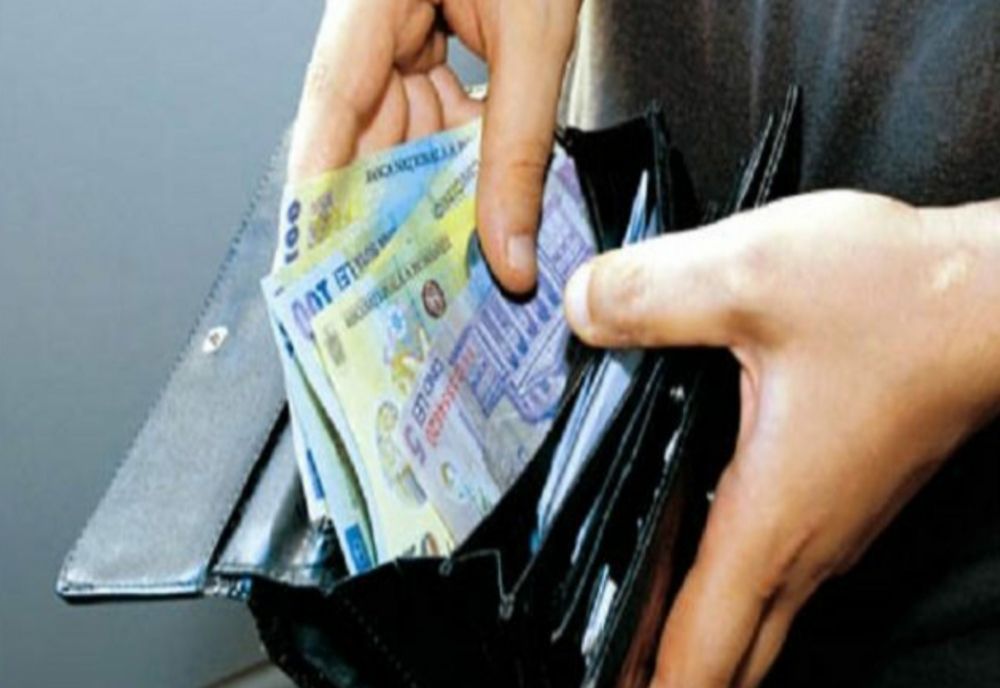 Bihorean prins de poliţişti după ce a furat o geantă plină cu bani care a fost lăsată nesupravegheată