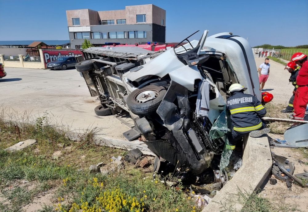 Grav accident pe DN19 în Bihor! Un şofer a rămas încarcerat (FOTO)