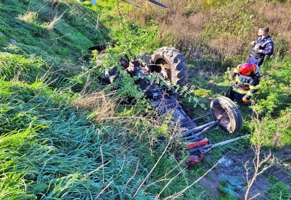 Sfârșit tragic pentru un tânăr din localitatea Avram Iancu, după ce s-a răsturnat cu tractorul